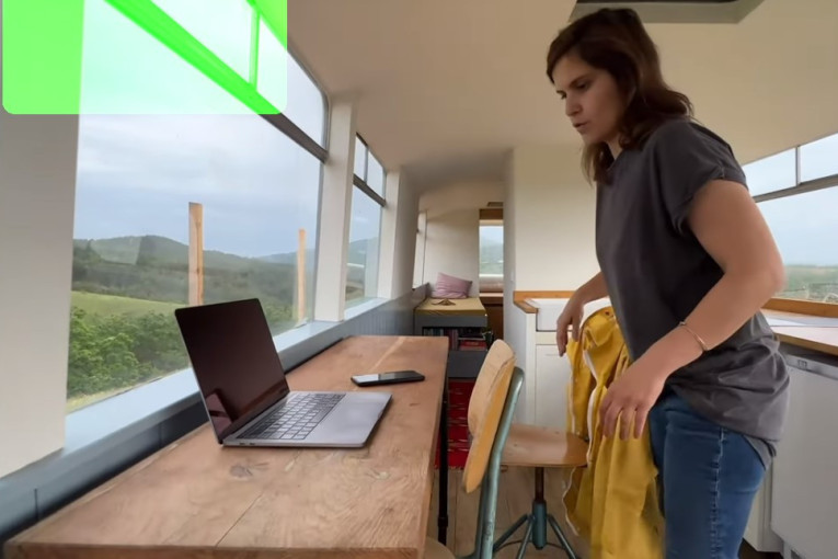 Anja i Strahinja od autobusa napravili stan: Ovde žive sa blizancima, prethodno su imali "lubeničar" koji su prodali  (VIDEO)