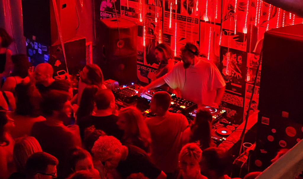 Bajaga, Zoe Kida i ples do zore: Dvestadvojka proslavlja 54. rođendan