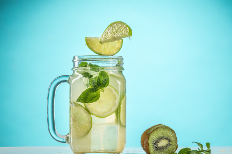 Osvežavajuća limunana: Recept za savršen letnji napitak