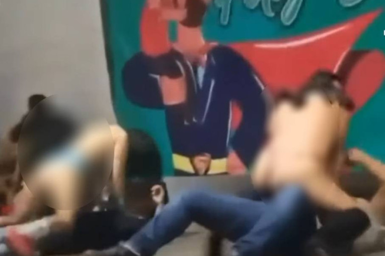 Skandal! Gradonačelnik u zgradu opštine doveo striptizete (VIDEO)