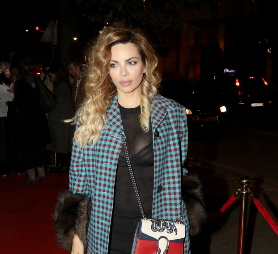 Preplanula Nikolina Pišek se valja na plaži: Zgodnim telom u kupaćem podiže temperaturu (FOTO)