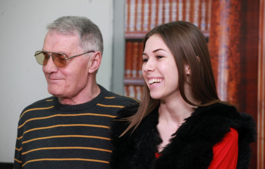 Ovo je žena Aleksandra Požgaja! Kad se u crkvi udavala za njega, svi su pričali o njenoj venčanici: Dekolte do pupka! (FOTO)