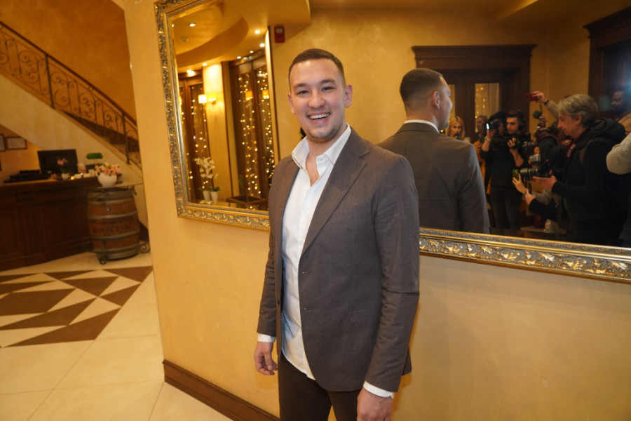 Uroš Živković se ne odvaja od trudne devojke: Zajedno su čak i dok vežbaju (FOTO)