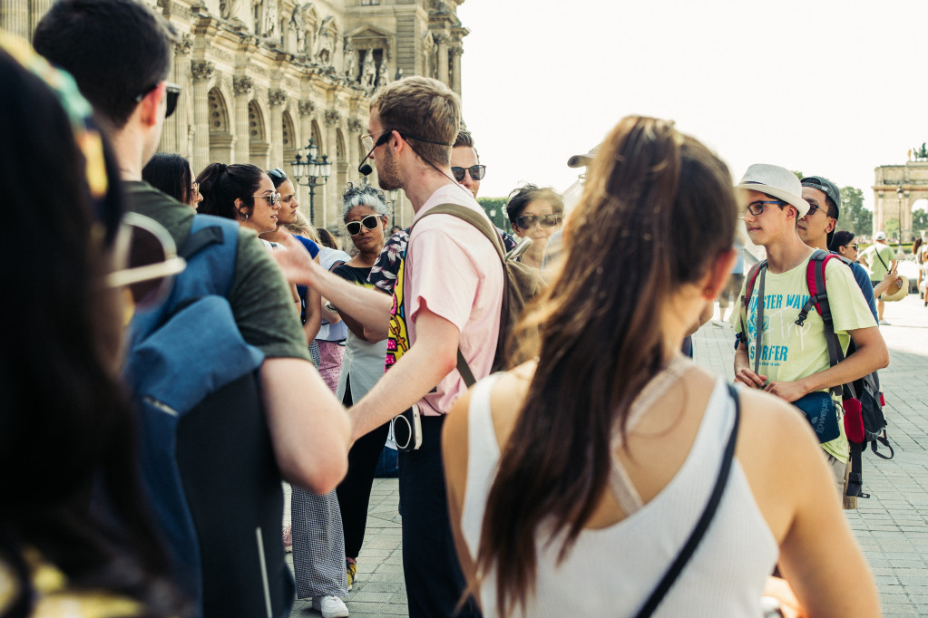 Velike promene za turističke vodiče: Karton odlazi u istoriju, stiže ovo!