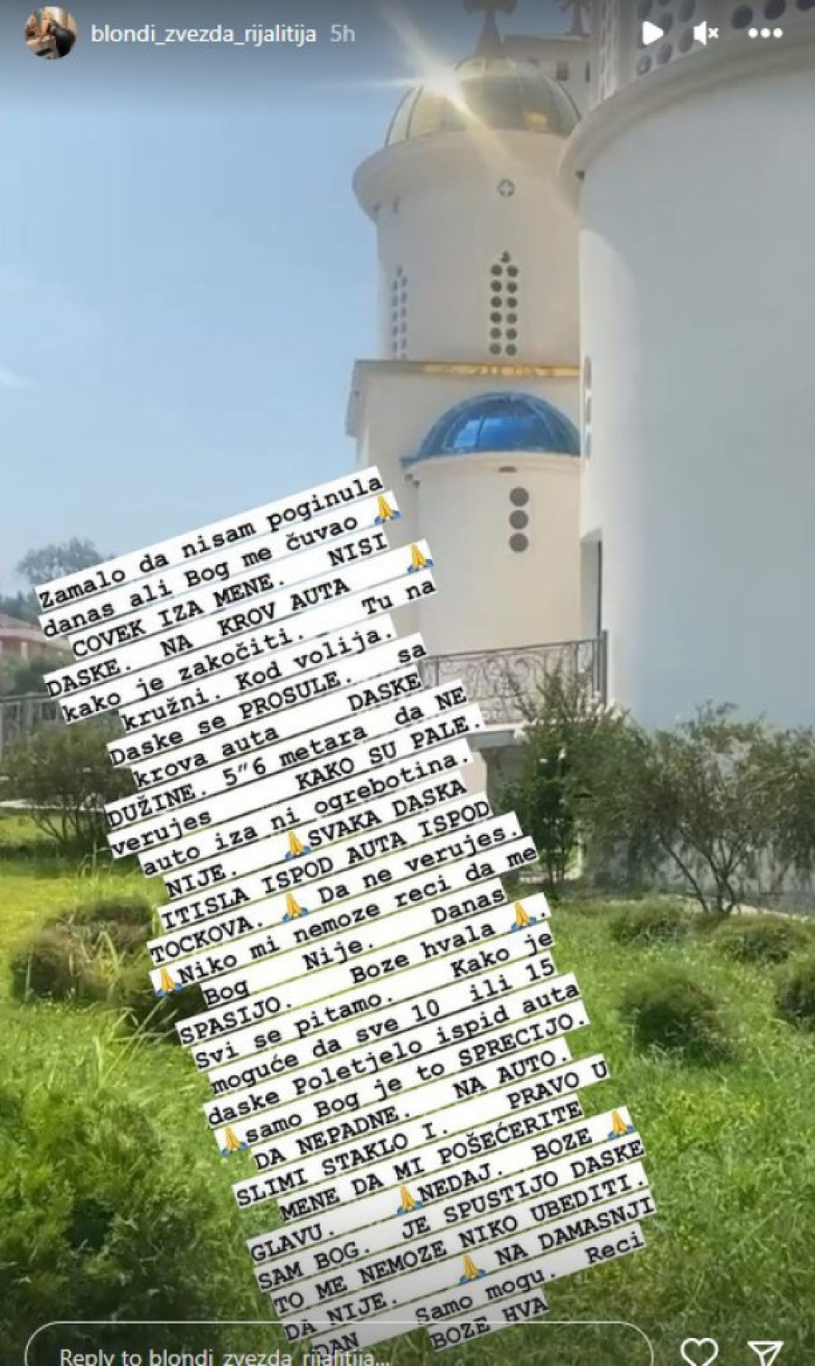 Majka poznatog pevača i bivša učesnica rijalitija doživela saobraćajnu nezgodu: Bog me je danas spasio