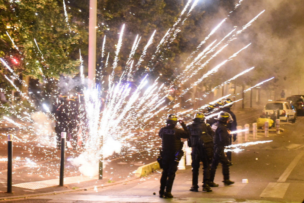 Gorele su škole i policijske stanice: Zbog protesta u Francuskoj uhapšeno 150 ljudi (VIDEO)