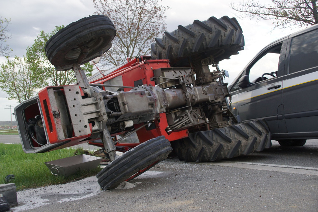 Užasna nesreća kod Kruševca: Poginuo traktorista (31)