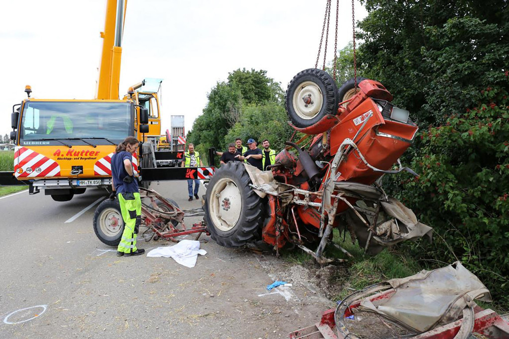 Saobraćajna nezgoda kod Gornjeg Milanovca: Ponovo se prevrnuo traktor, muškarac teško povređen