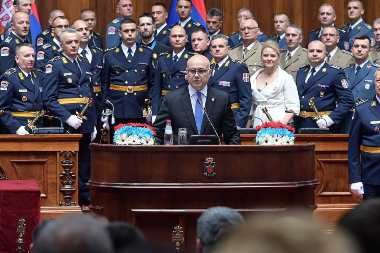 Vučević na svečanosti povodom završetka školovanja 12. klase Visokih studija bezbednosti  i oficira 66. klase Generalštabnog usavršavanja