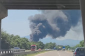 Veliki požar kod Jagodine: Gorela firma koja se bavi reciklažom plastike (VIDEO)