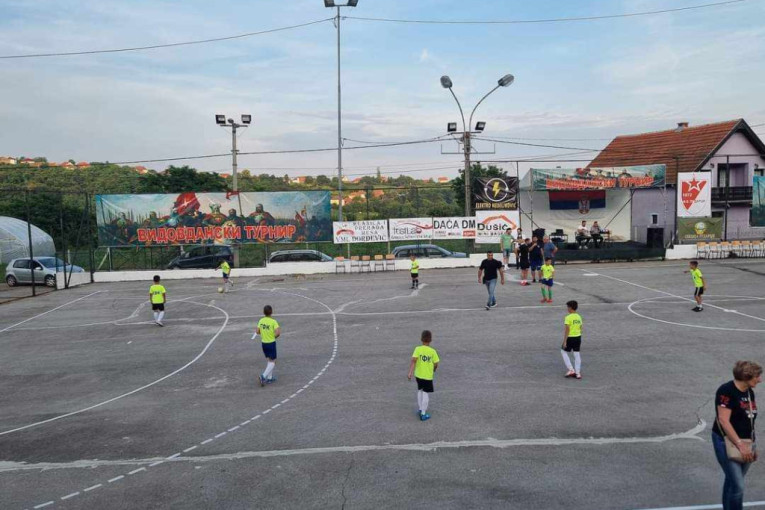 Roditelji pobedili mobilne telefone: Zavrnuli rukave i napravili deci mesto koje obožavaju! Dolaze po dva sata ranije!