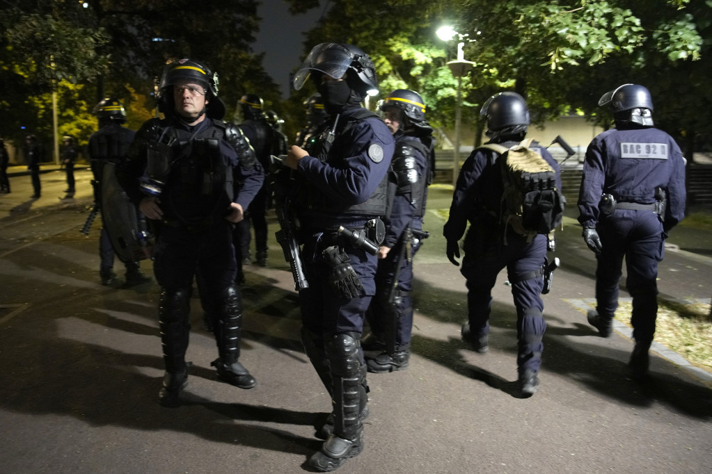 Francuski policajci nezadovoljni zbog hapšenja kolege: Ministar poručio - "Razumem njihov bes, ali ne smeju zaboraviti svoju dužnost"