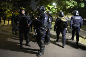 Na ulicama Francuske specijalne jedinice, oklopna vozila i helikopteri! Demonstranti divljaju, policija šalje pojačanje (FOTO/VIDEO)