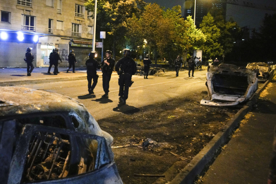 Peti dan nereda širom Francuske nakon ubistva tinejdžera: Mobilisano 45.000 policajaca, uhapšeno skoro 1.000 građana! (FOTO)