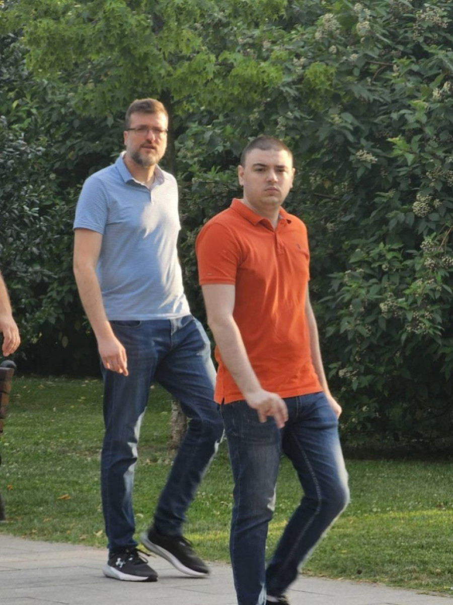 Završen politički protest opozicije: Demonstranti bacali toalet papir na srpsku zastavu, ulice ponovo prohodne za saobraćaj (FOTO)