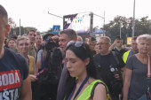 Haos na protestu "protiv nasilja": Deo opozicije se ispred Pinka posvađao među sobom (VIDEO)