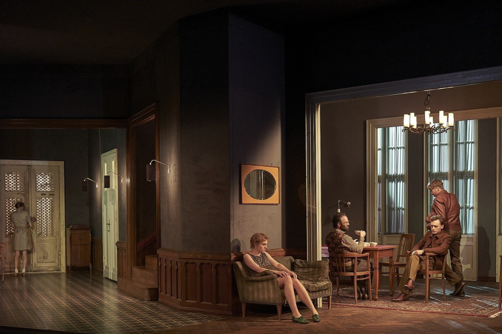 "Deca sunca" otvaraju 57. Bitef: Kula od slonovače koja se urušava (FOTO/VIDEO)