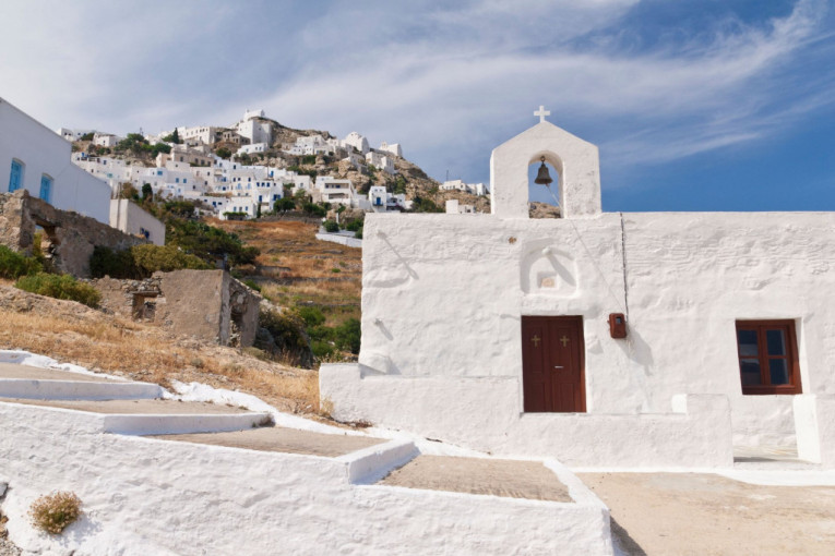 Da li ste čuli za grčko "gvozdeno ostrvo"? Neki tvrde da je lepše i pristupačnije od Santorinija (FOTO)