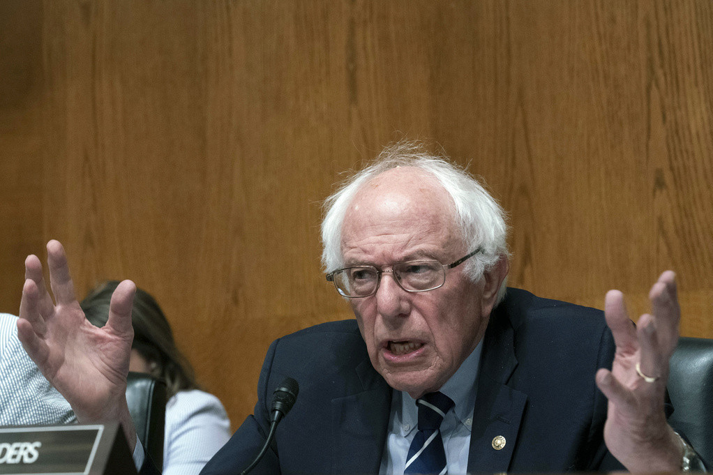 Haos u Kongresu SAD: Senator krenuo da se bije, Sanders mlatio čekićem