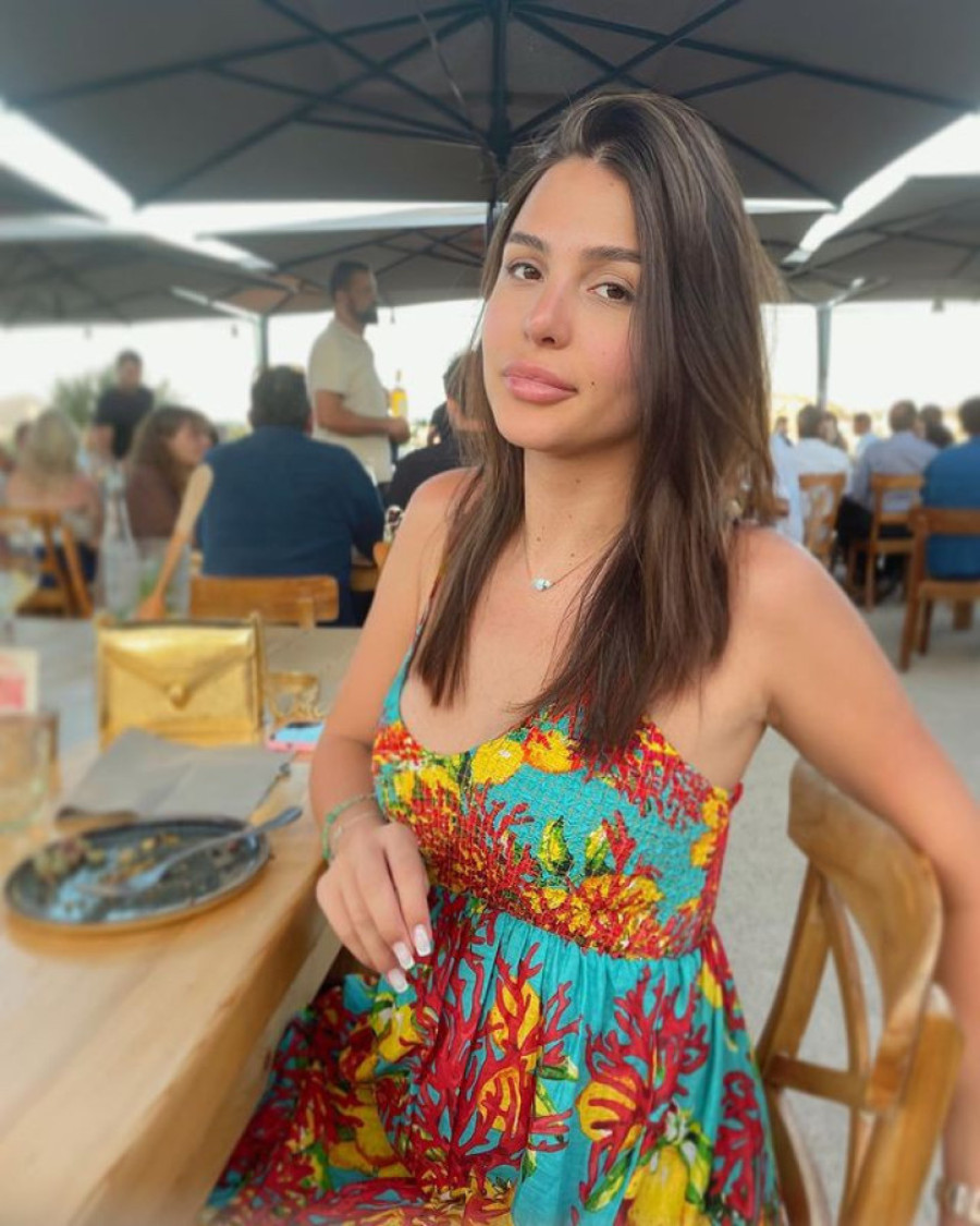 Na večeru sa torbicom od skoro 2.500 evra: Anastasija začinila svoj izgled ovim komadom, svi se okretali za njom