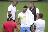 Kakav car! Novak pre meča igra "ne ljuti se, čoveče", šta mislite, ko je pobedio? (FOTO)