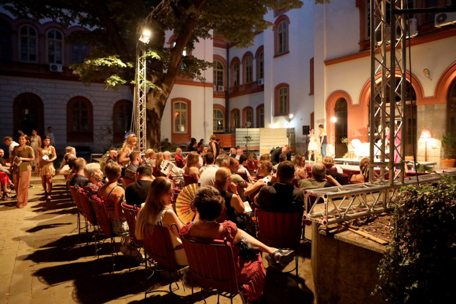 "Da se ka kulturi ide, da se ne čeka da nam dođe na ekran telefona": Otvorena nova sezona pozorišta Teatrijum