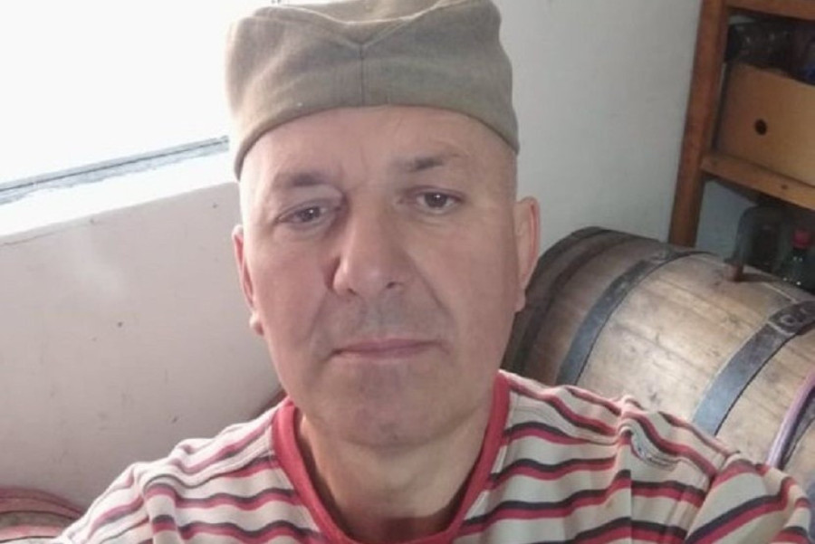 Jedan litar košta preko 50 evra: Dragan iz Zagorice napravio najkvalitetniju rakiju od jagoda, ali kad čuju cenu kupcima se zavrti u glavi!