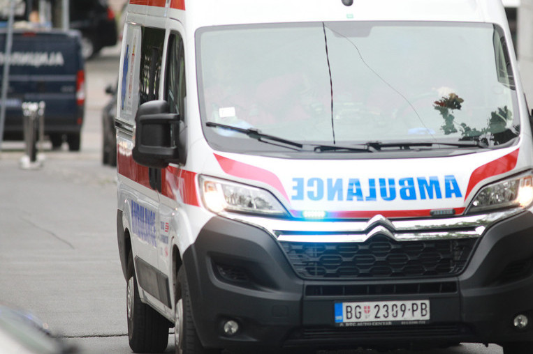 Težak udes na Savskoj magistrali! Muškarac poginuo, deca iz drugog vozila hitno prevezena u Urgentni