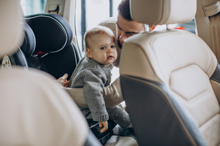 Upozorenje: Ostavljanje deteta u automobilu na samo 10 minuta može imati fatalne posledice - oštećenje mozga i termalne povrede