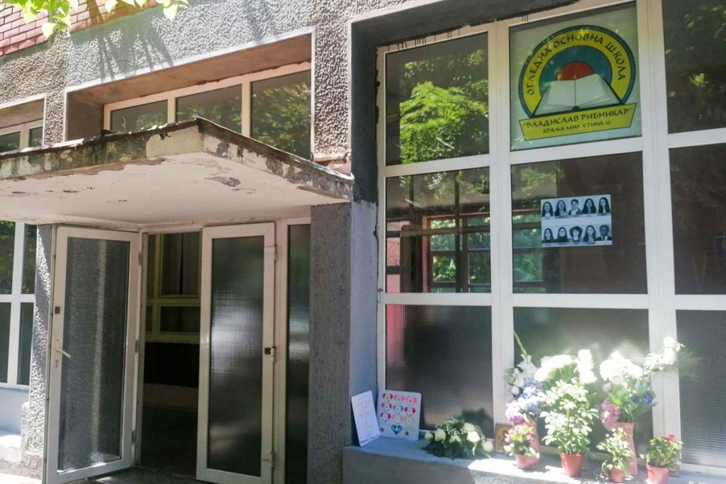 Kostu K. ne mogu da izbace iz "Ribnikara", a čak će nastaviti školovanje! Verovatno će biti sa drugom decom, a evo kako će slušati nastavu