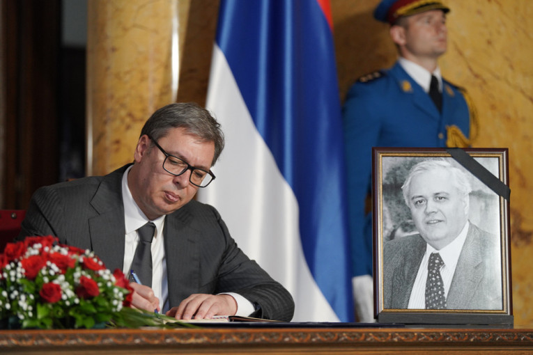 U Skupštini Srbije komemoracija Milanu Milutinoviću: Vučić - Bio je jedna od najmarkantnijih ličnosti SPS-a (FOTO)