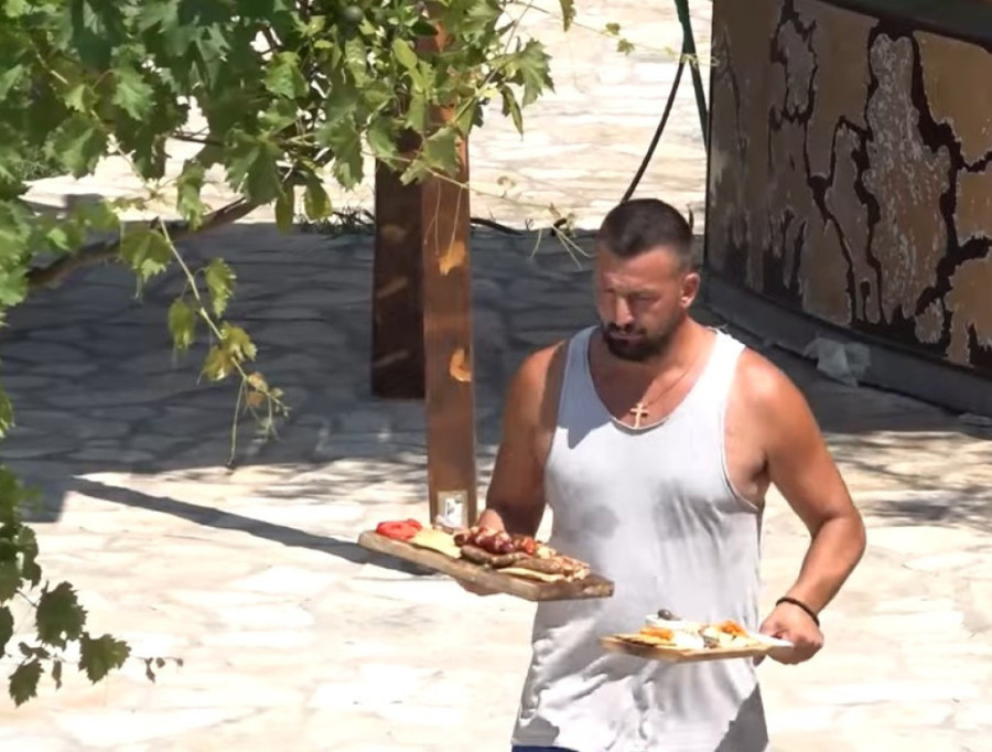 "Koga da tužiš, nosila te devet meseci?" Vladimir Tomović podivljao zbog Site Ahmić i Nerija