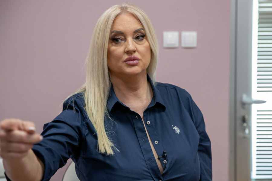 "Čovek je platio hiljade evra da stavljam krofne u grudi!" Bivša striptizeta otkriva sve fetiše Srba!