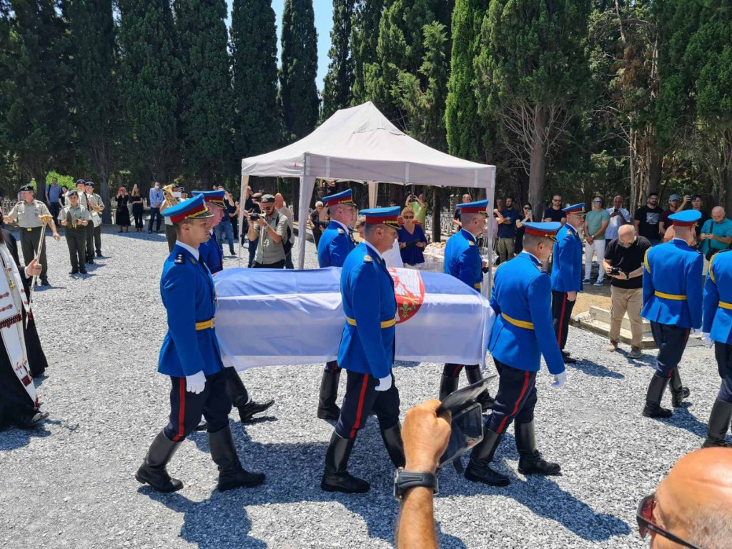 Zbogom, deda Đorđe! Sahranjen najomiljeniji čuvar Zejtinlika: Ispraćen uz "Bože pravde"! Pokrivaće ga i srpska zemlja! (FOTO)