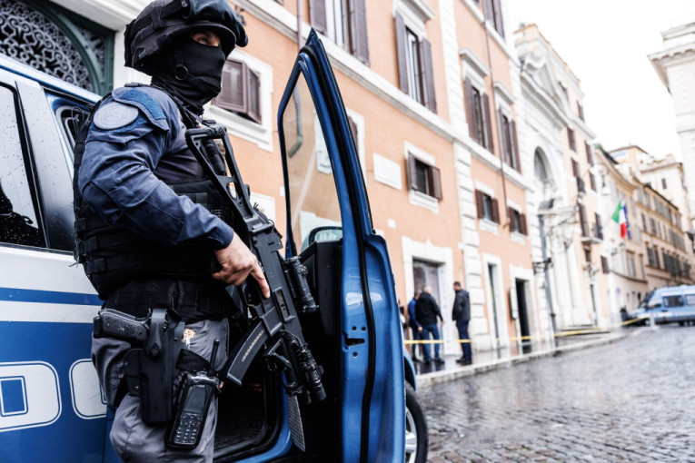 Italijanska policija zaplenila imovinu mafije vrednu 11 miliona evra: Pretreseni i objekti u kojima su se sastajali Koza Nostra i Nadrangeta