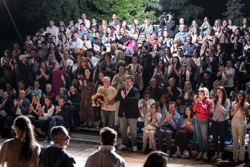 Završen prvi deo 10. Šekspir festivala: Njujork, smeh i ovacije u Čortanovcima (FOTO)