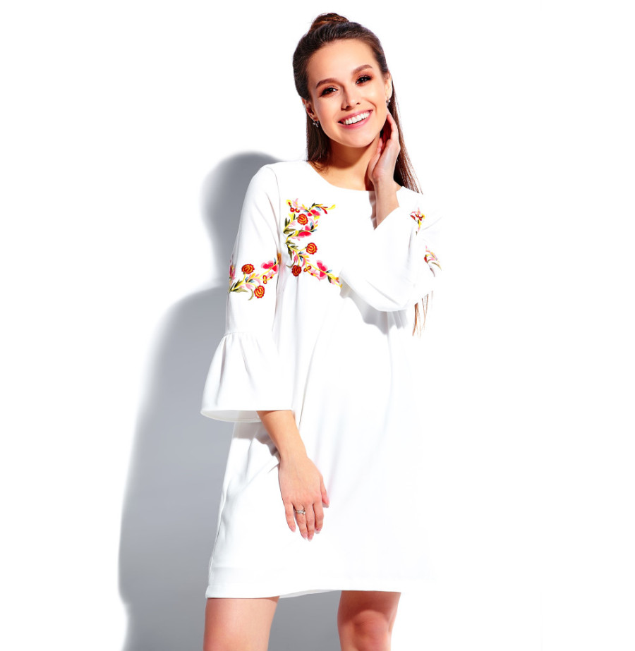 Svestrani komad: Kako maksimalno iskoristiti belu boho haljinu u različitim kombinacijama