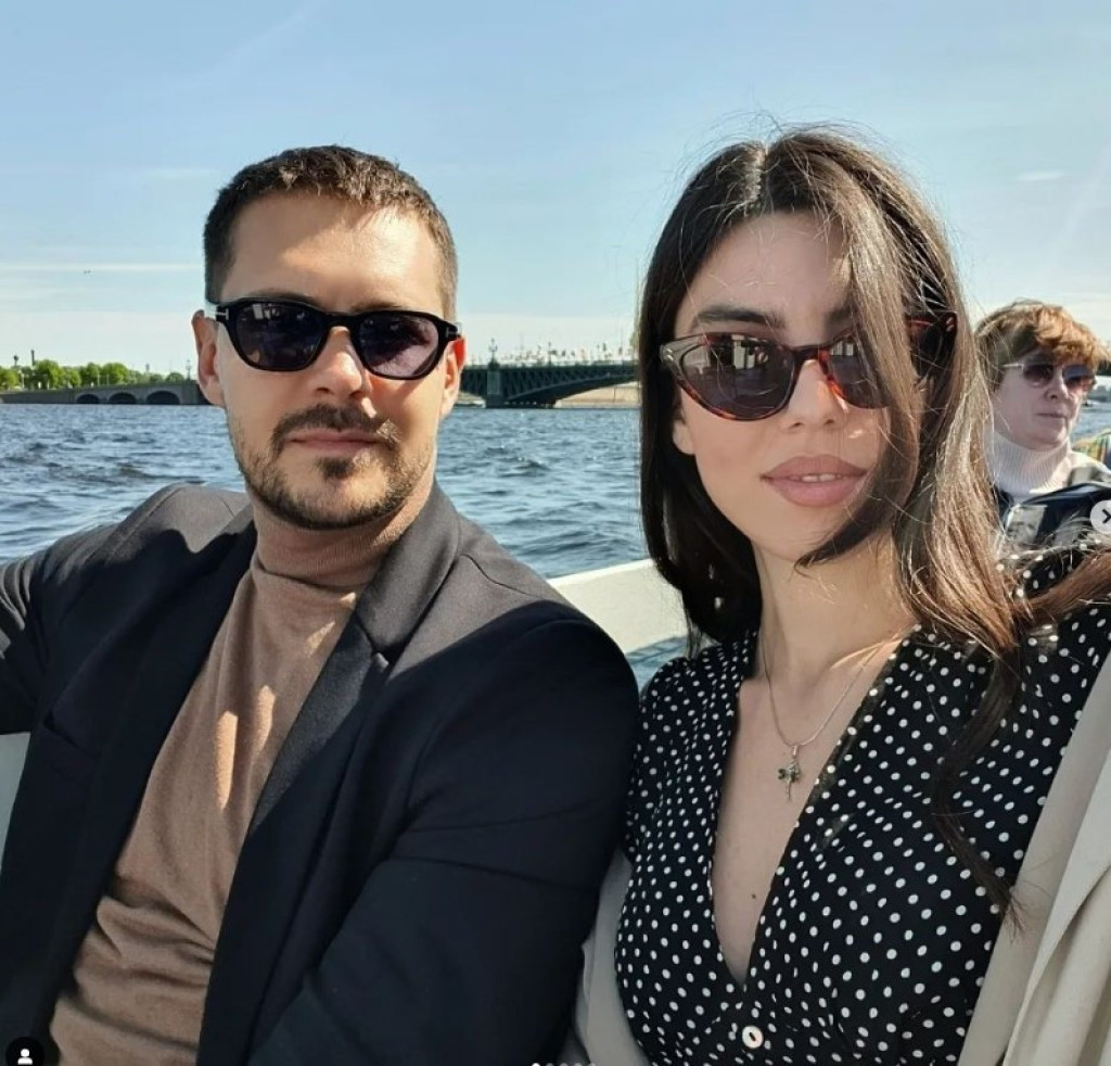 Oglasila se supruga Miloša Bikovića nakon njegovog izbacivanja iz serije "Beli lotos": Evo šta je objavila na mrežama (FOTO)