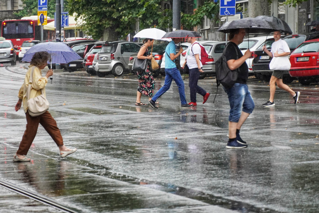 U Sloveniji tuče grad, Hrvatska upalila meteoalarm za dve oblasti! Nevreme stiže u Srbiju i donosi zahlađenje