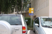 Bahati vozači u Lučanima rade šta hoće: Nepropisno parkiranje uzelo maha, od srede oštre kazne za sve koji ne poštuju pravila!