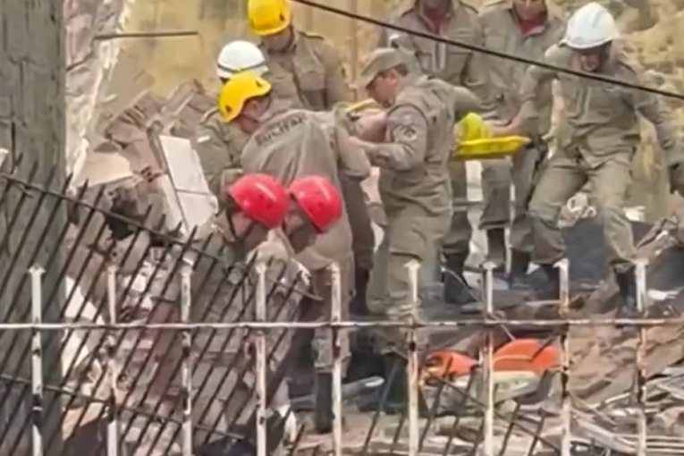Urušila se zgrada u Brazilu: Stradalo osam osoba, za pet se još traga! (VIDEO)