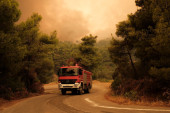 Požari besne u Grčkoj - vatrogasci pokušavaju da obuzdaju vatru: Dramatične slike dolaze iz Lagonisija, naređena je i evakuacija