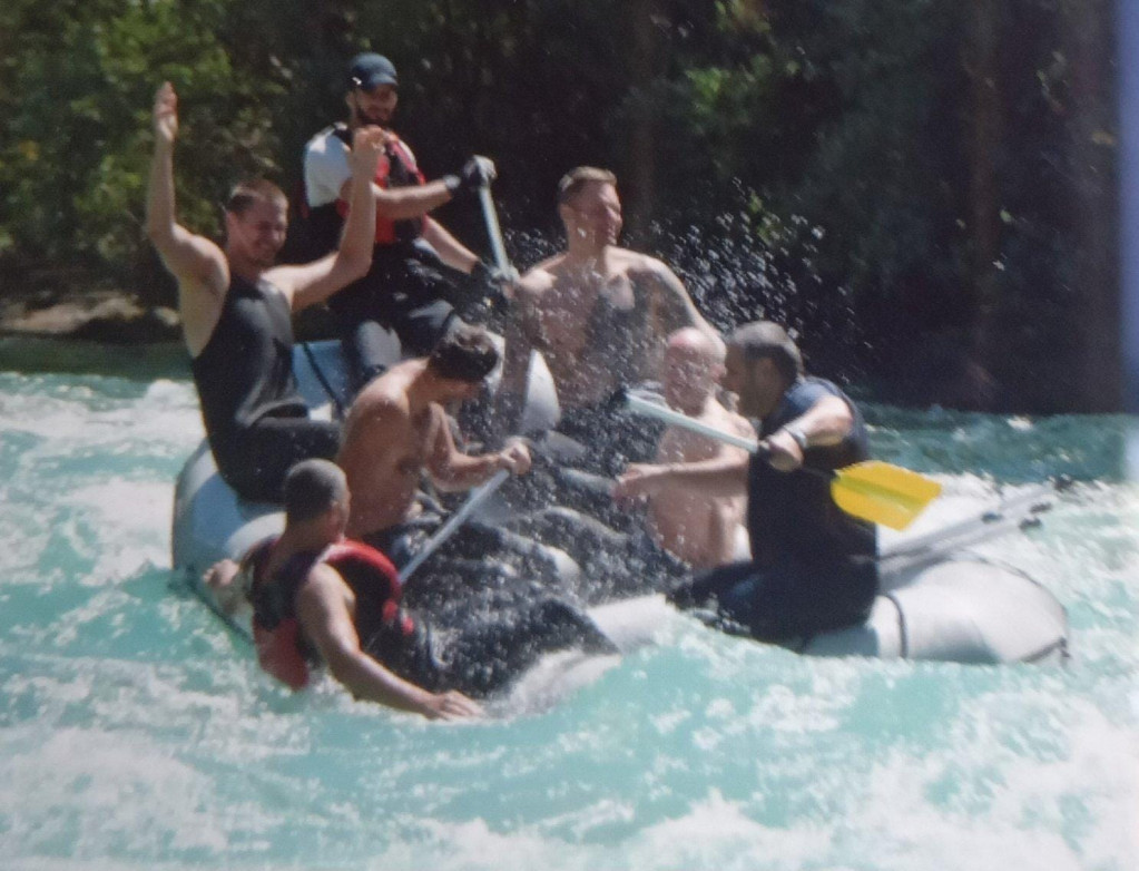 Ekskluzivno! Snimili smo Nikolu Jokića kako sa društvom i porodicom uživa na raftingu (FOTO/VIDEO)
