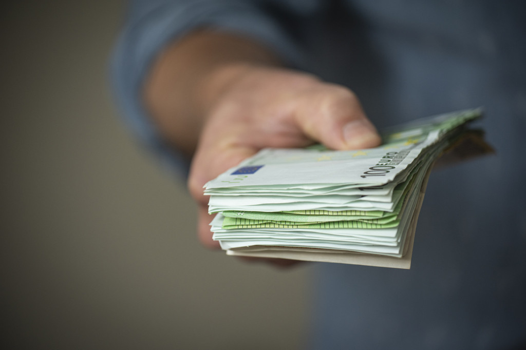 Hrana preko granice može, ali samo pod ovim uslovima! Cigareta smete da prenesete jako malo, a evo kako smete da unesete lekove!