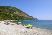 Muškarac (42) fotografisao maloletnike na plaži i pokazivao intimne delove tela: Užas u Crnoj Gori