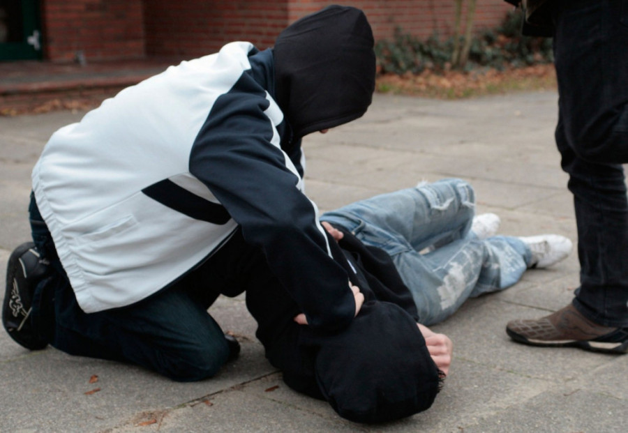 Autobus pun putnika sleteo u jarak i prevrnuo se na krov: Drama kod Sremske Mitrovice!