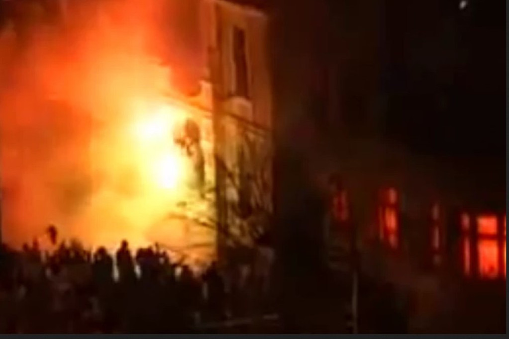 Nova sudska vrteška: Opet promenjeno veće vaga o paljenju američke ambasade