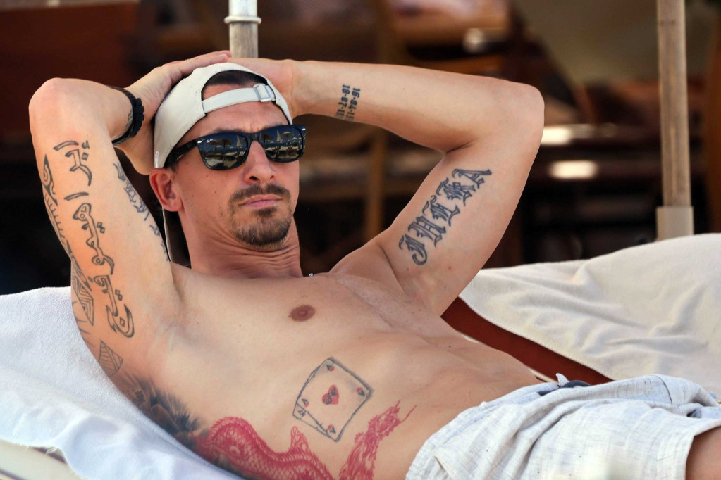 Ekskluzivne fotografije Zlatana sa odmora:  Nema tetovaža na stomaku, a ni trbušnjaka! (GALERIJA)