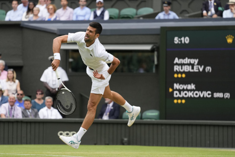 Nole melje na Vimbldonu! Rubljovu dao nadu, pa ga počistio na putu do polufinala!