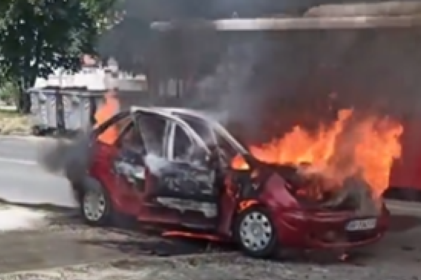Udes na putu za Vrdnik: Zapalio se automobil posle sudara! (FOTO)